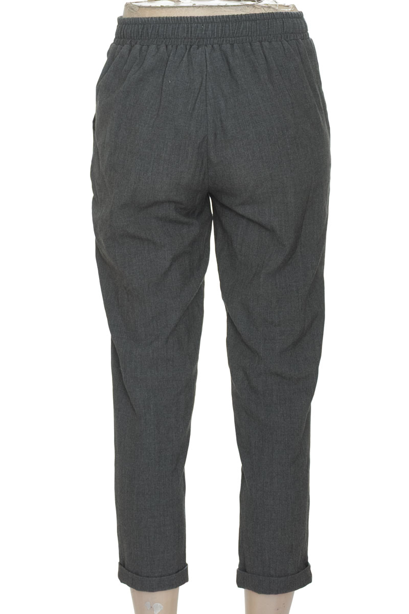 Pantalones color Gris - Stradivarius