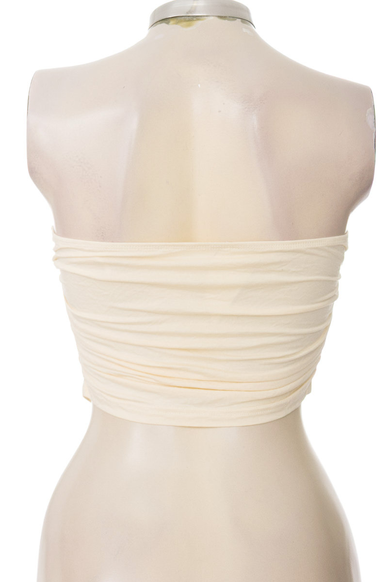 Top / Camiseta color Beige - Closeando