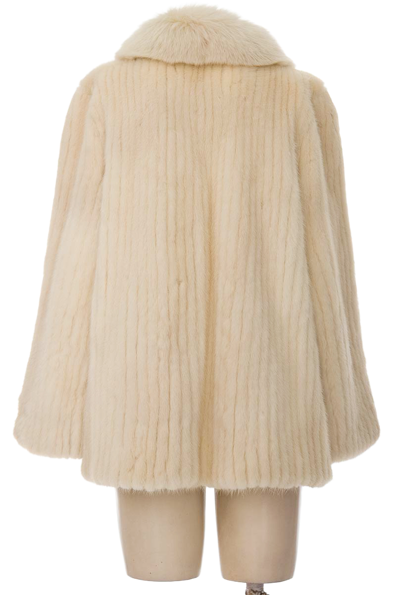 Chaqueta / Abrigo color Beige - Closeando