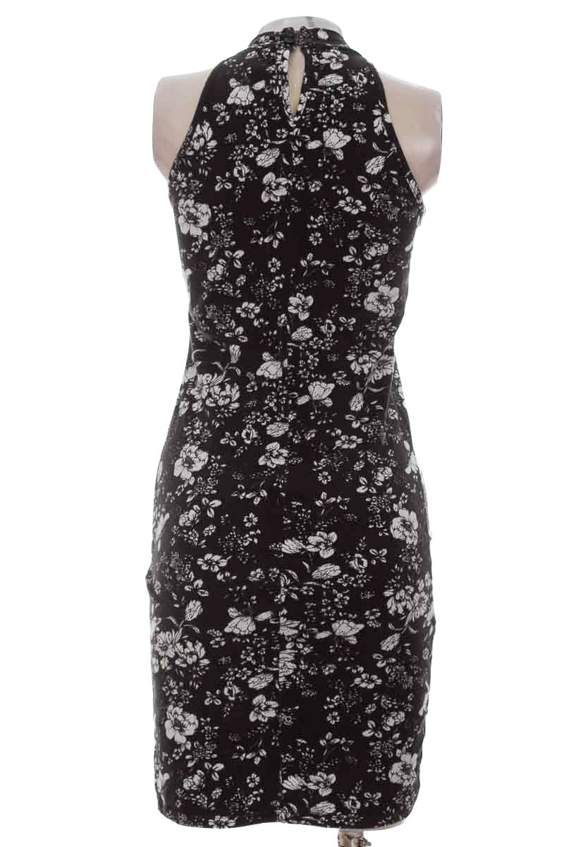 Vestido / Enterizo color Negro - Closeando