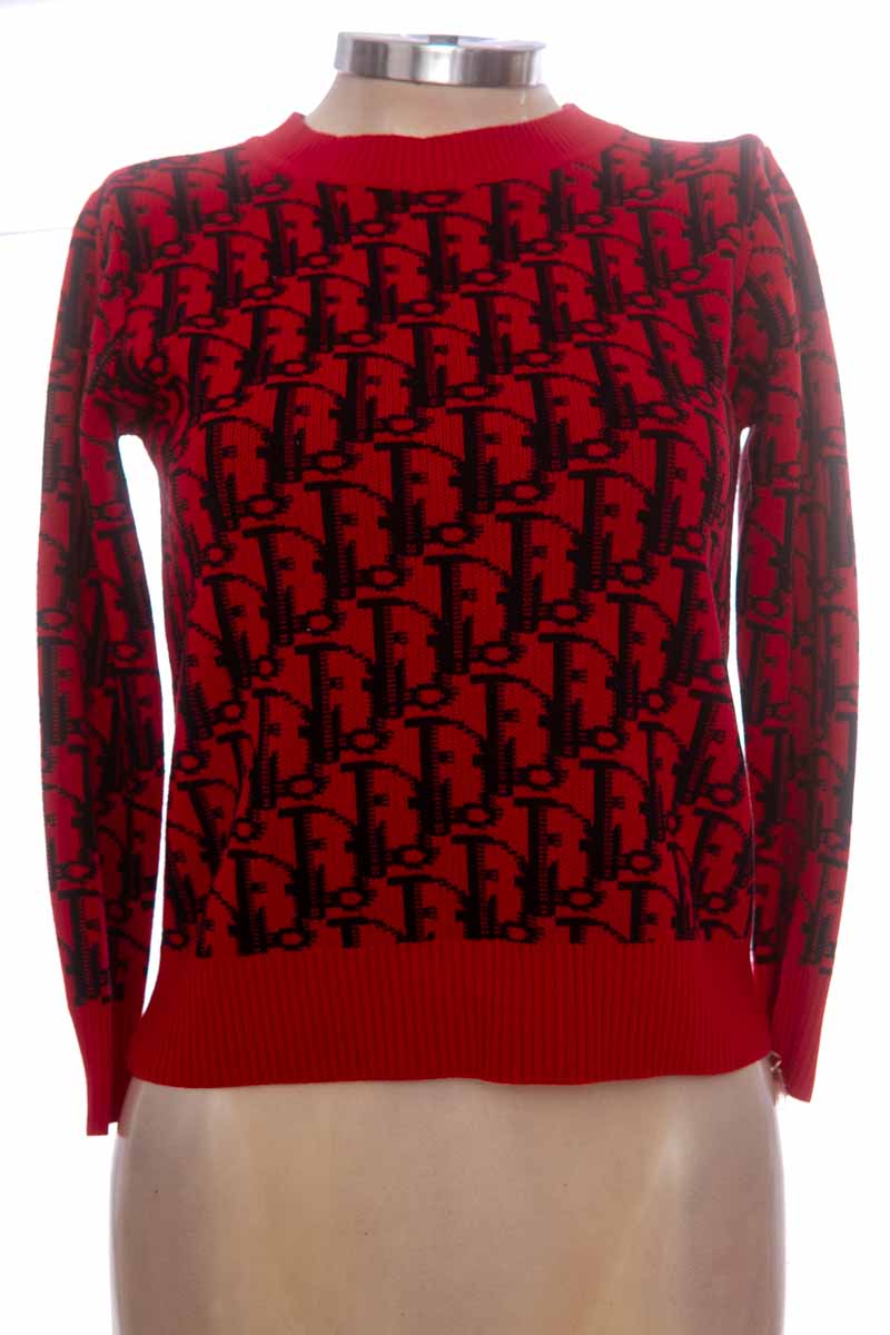 Sweater color Rojo - Closeando