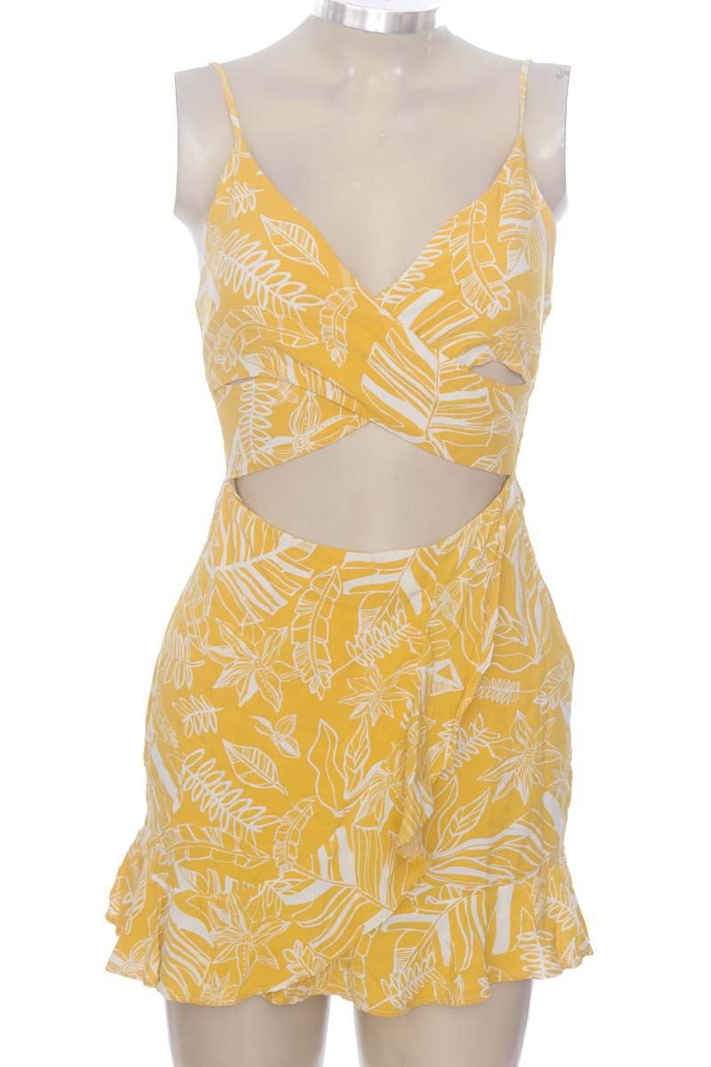 Vestido / Enterizo color Amarillo - Pull & Bear
