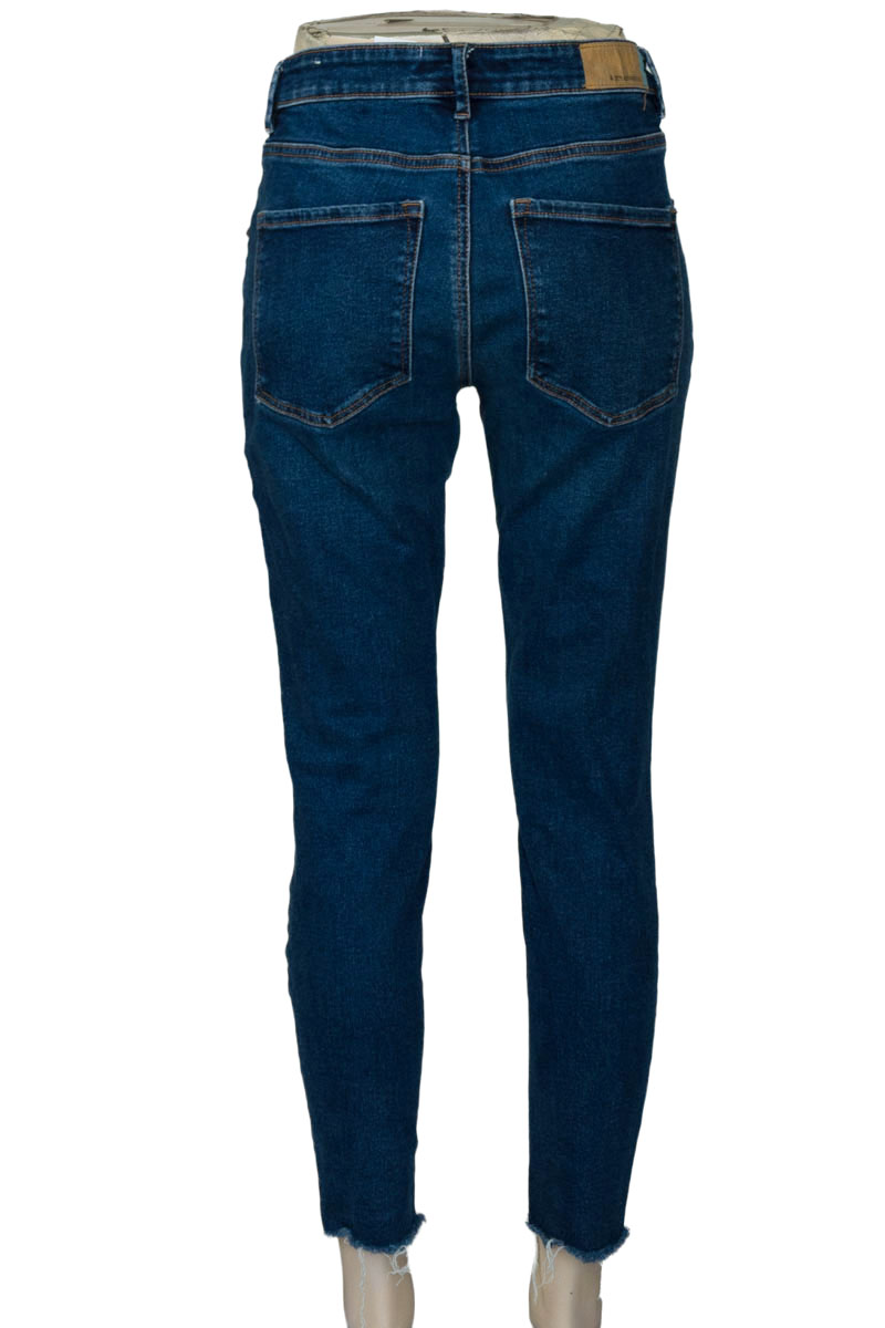 Pantalones color Azul - Stradivarius