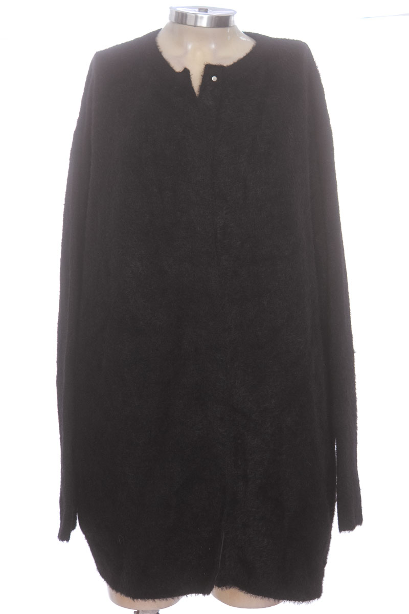 Sweater color Negro - Closeando
