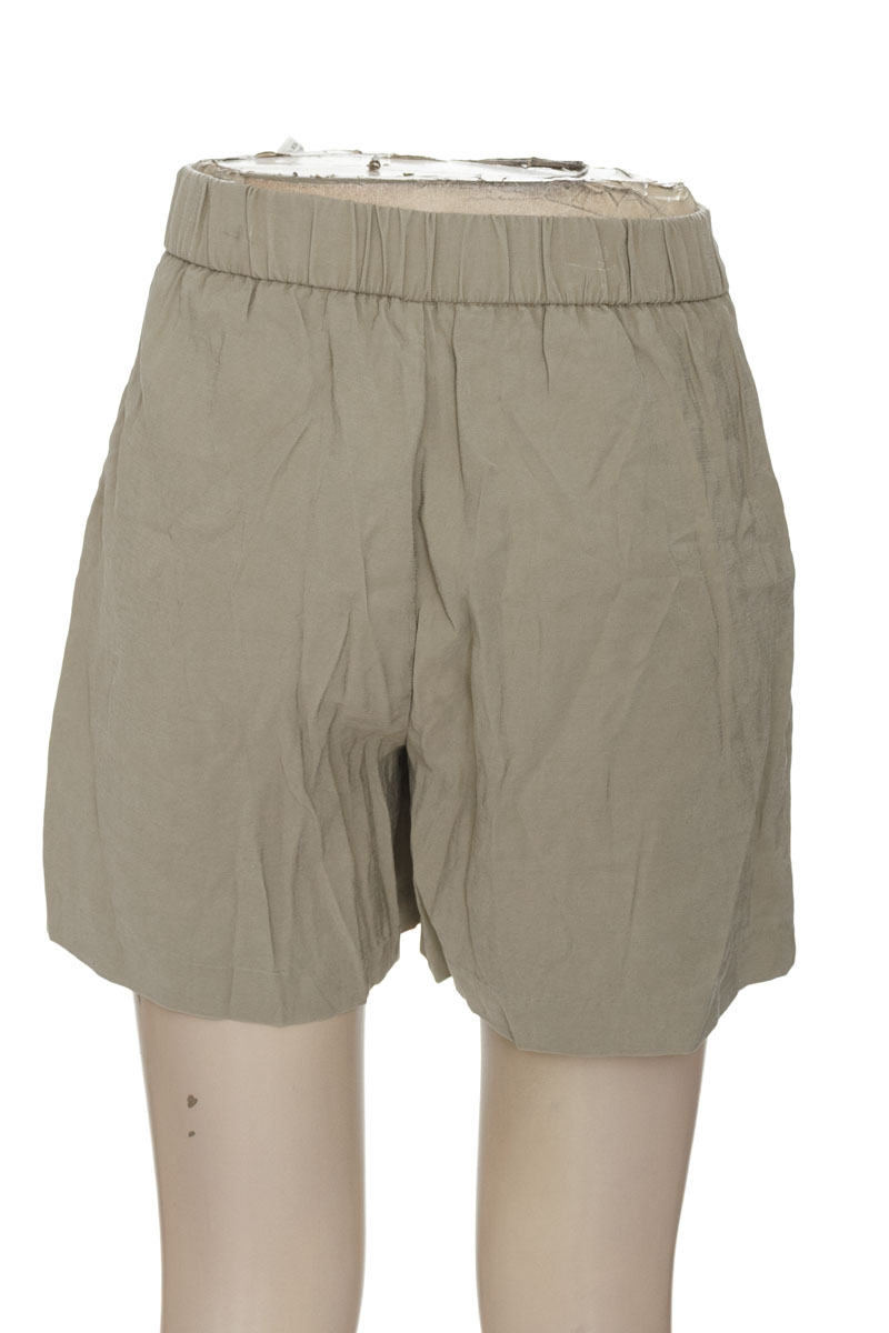 Short color Verde - Stradivarius