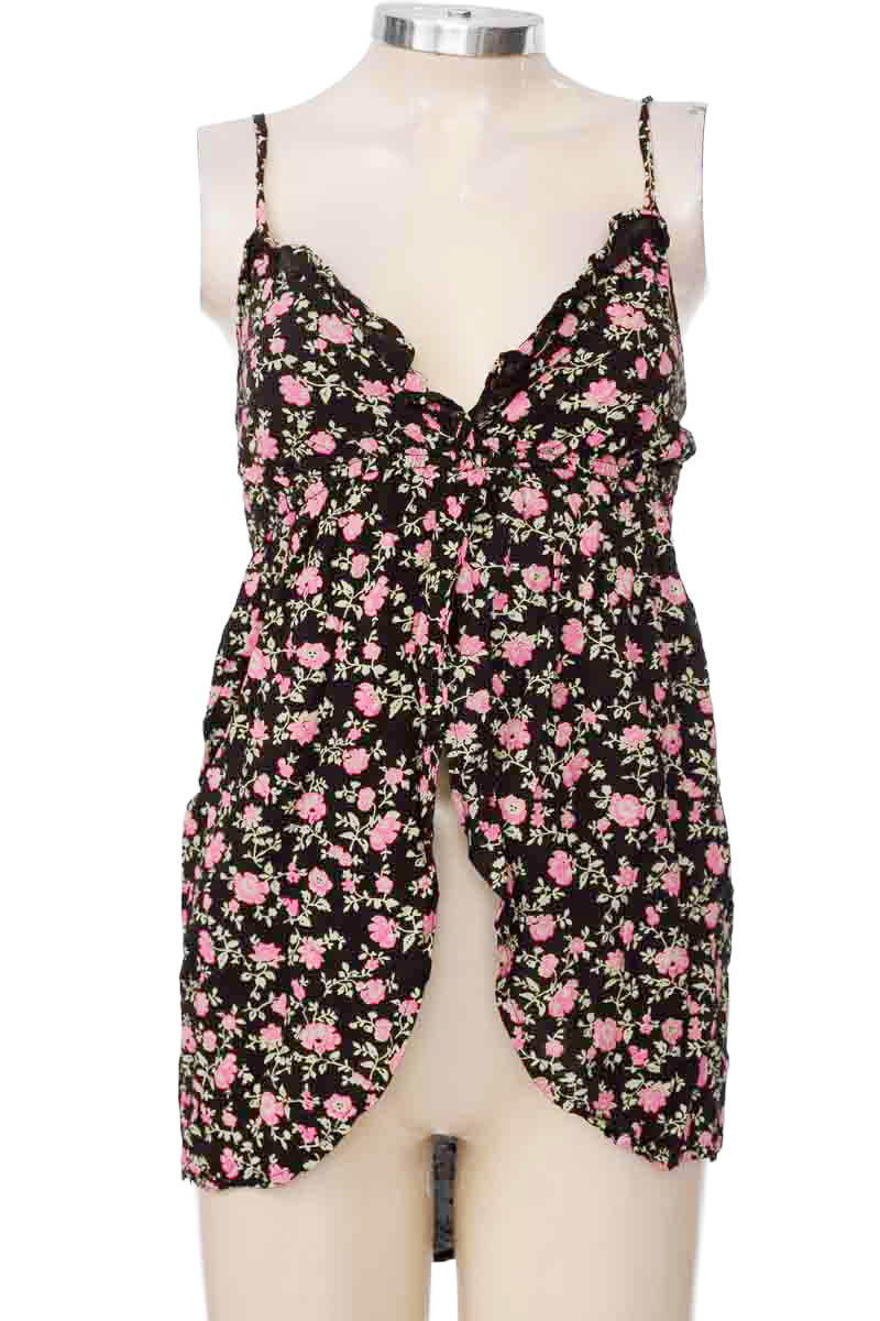 Top / Camiseta color Negro - MP Marketing Personal