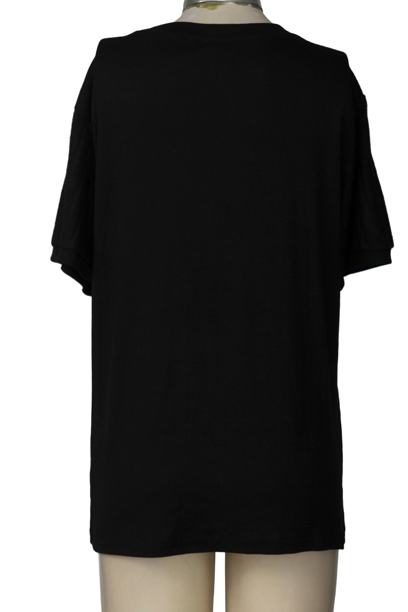 Top / Camiseta color Negro - Closeando
