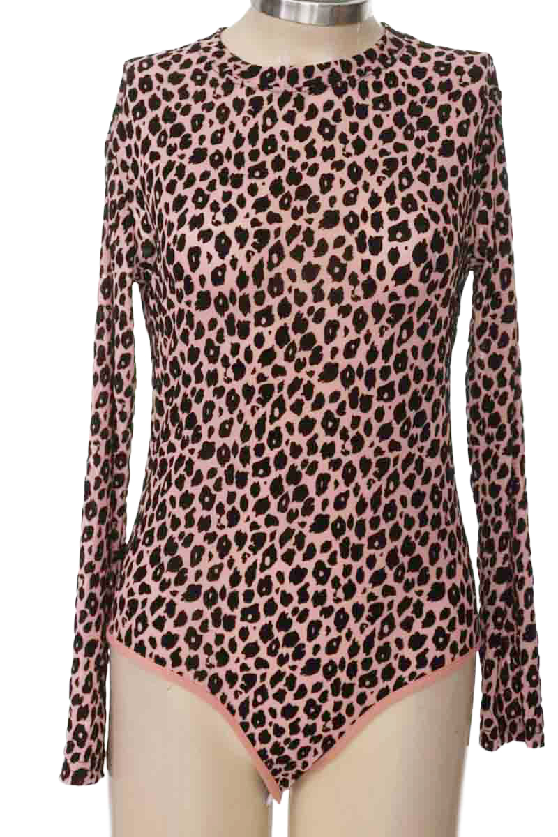 Top / Camiseta color Negro - Closeando