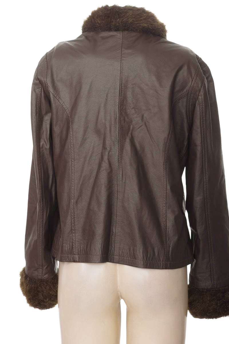 Chaqueta / Abrigo color Café - Closeando