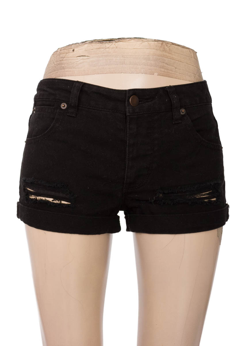 Short color Negro - Forever 21
