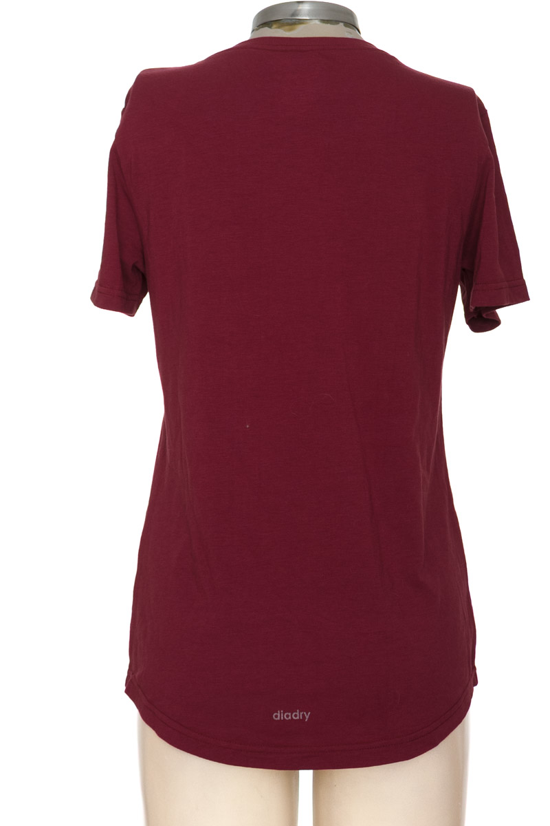 Ropa Deportiva / Salida de Baño color Morado - Diadora