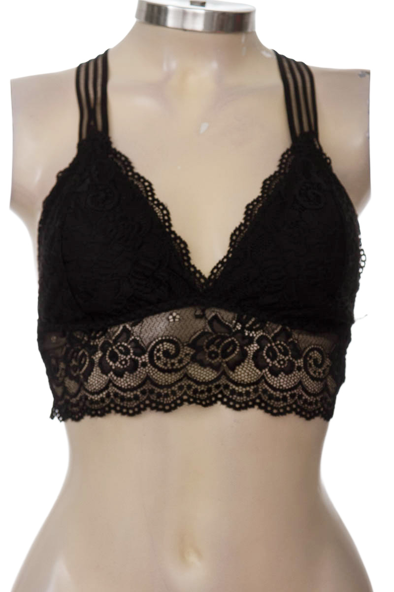 Top / Camiseta color Negro - Closeando