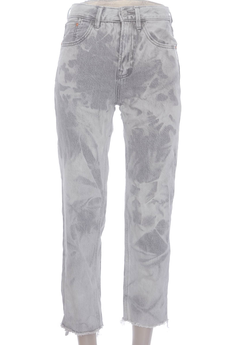 Pantalones color Gris - Stradivarius