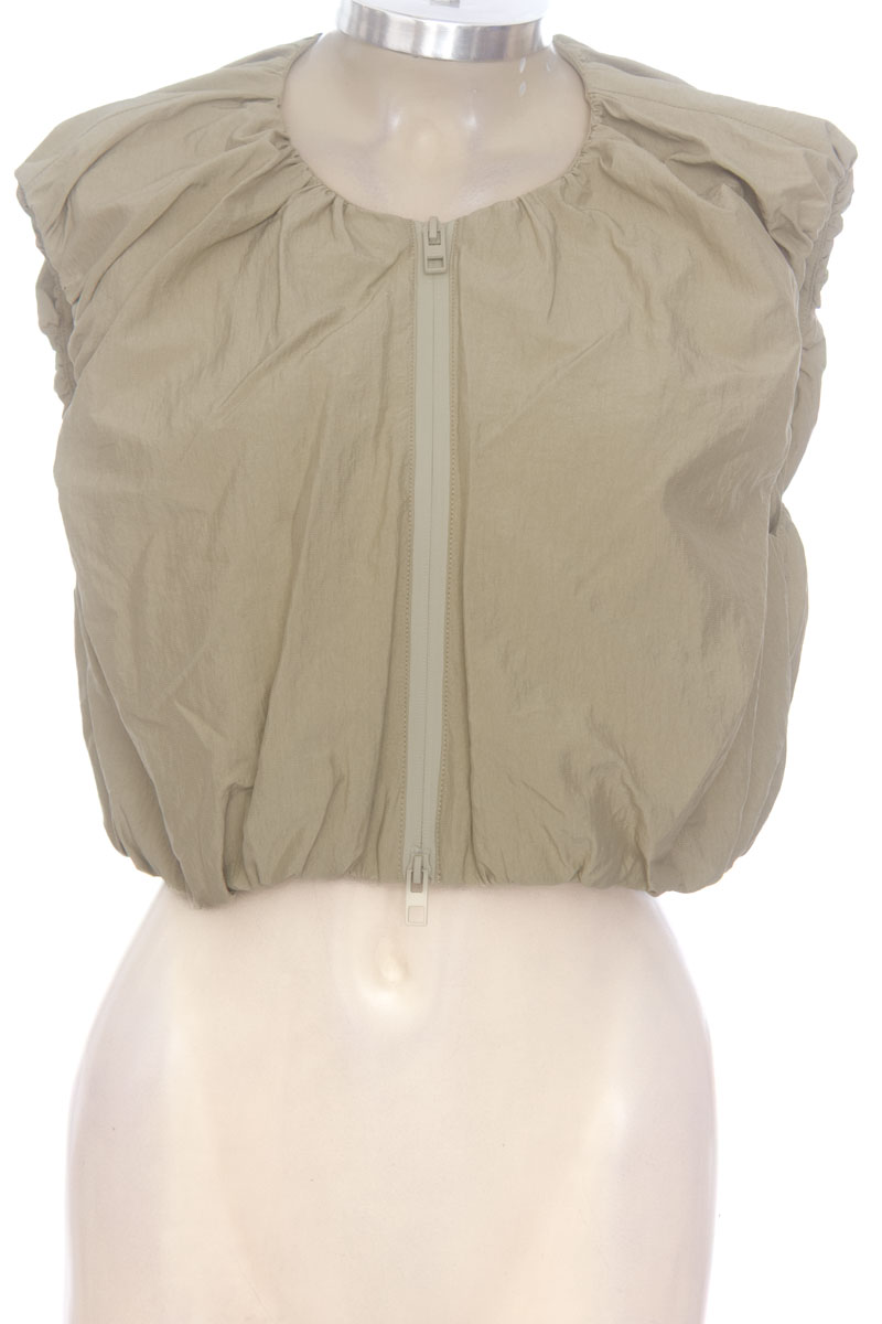 Top / Camiseta color Verde - Zara