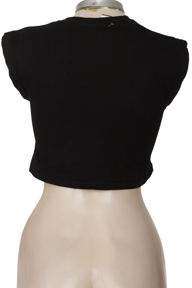Top / Camiseta color Negro - Closeando