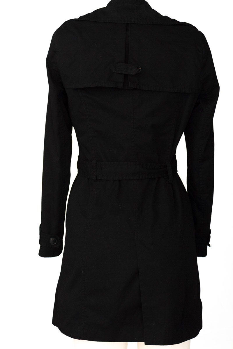 Chaqueta / Abrigo color Negro - Stradivarius