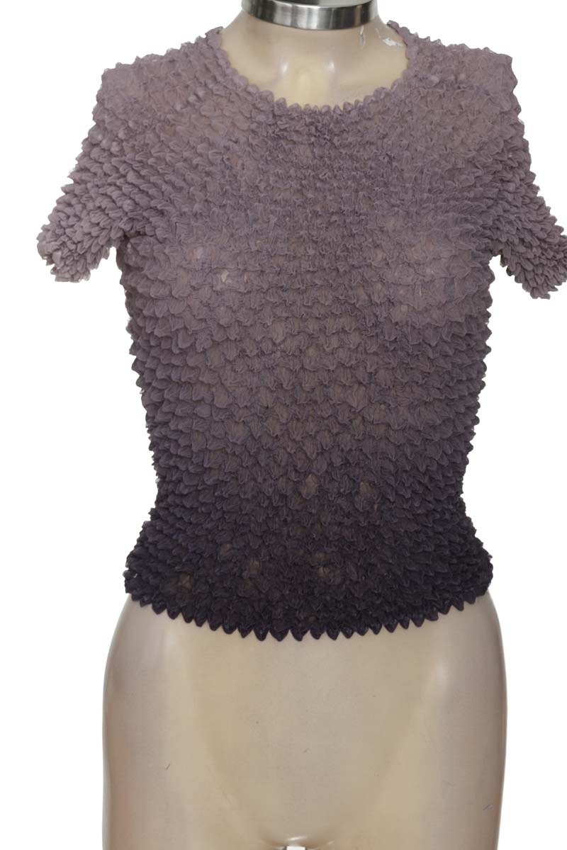 Top / Camiseta color Morado - Closeando
