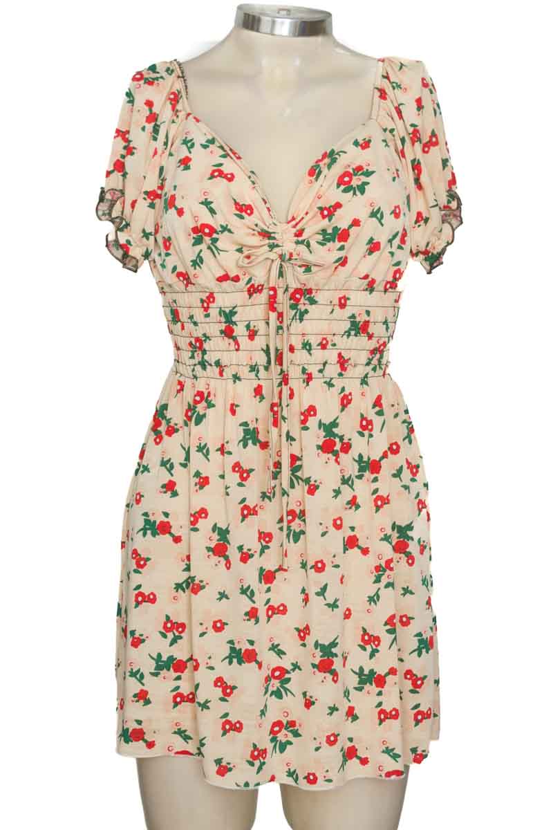 Vestido / Enterizo color Beige - Closeando