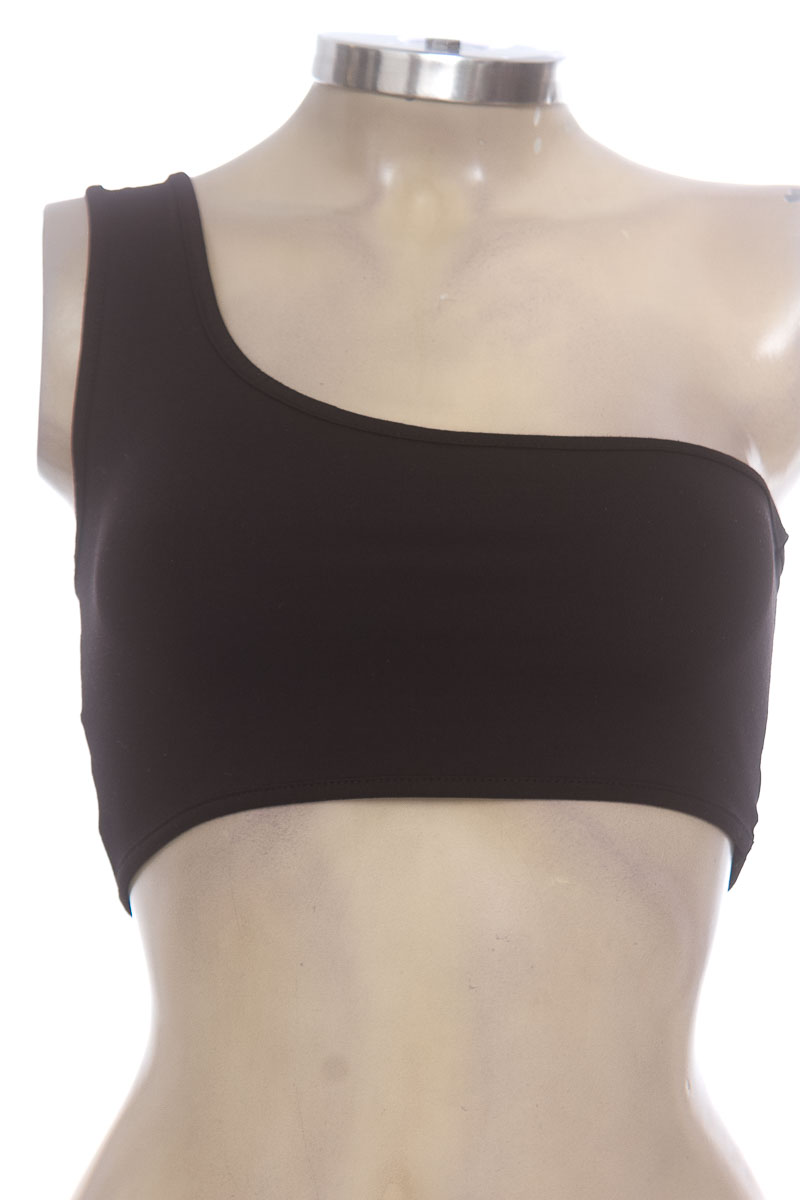 Top / Camiseta color Negro - Closeando