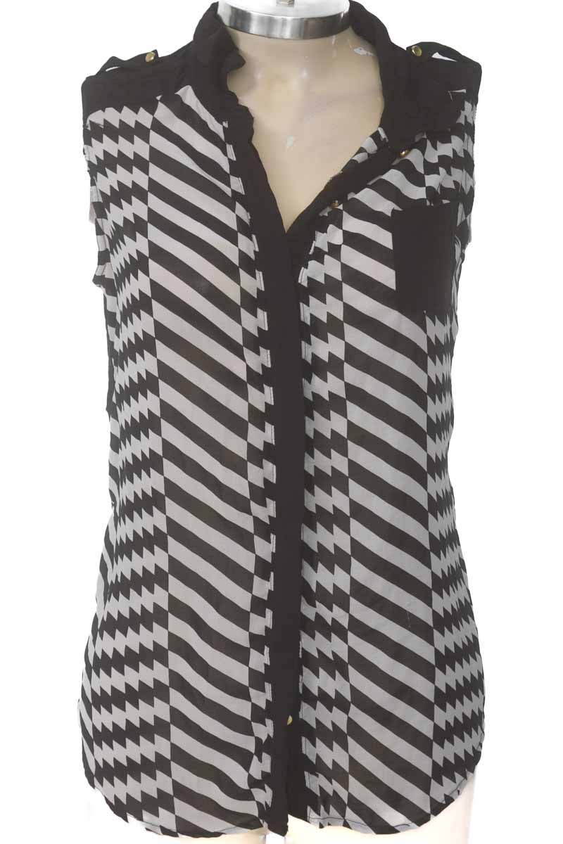 Top / Camiseta color Negro - Deluxe Jns