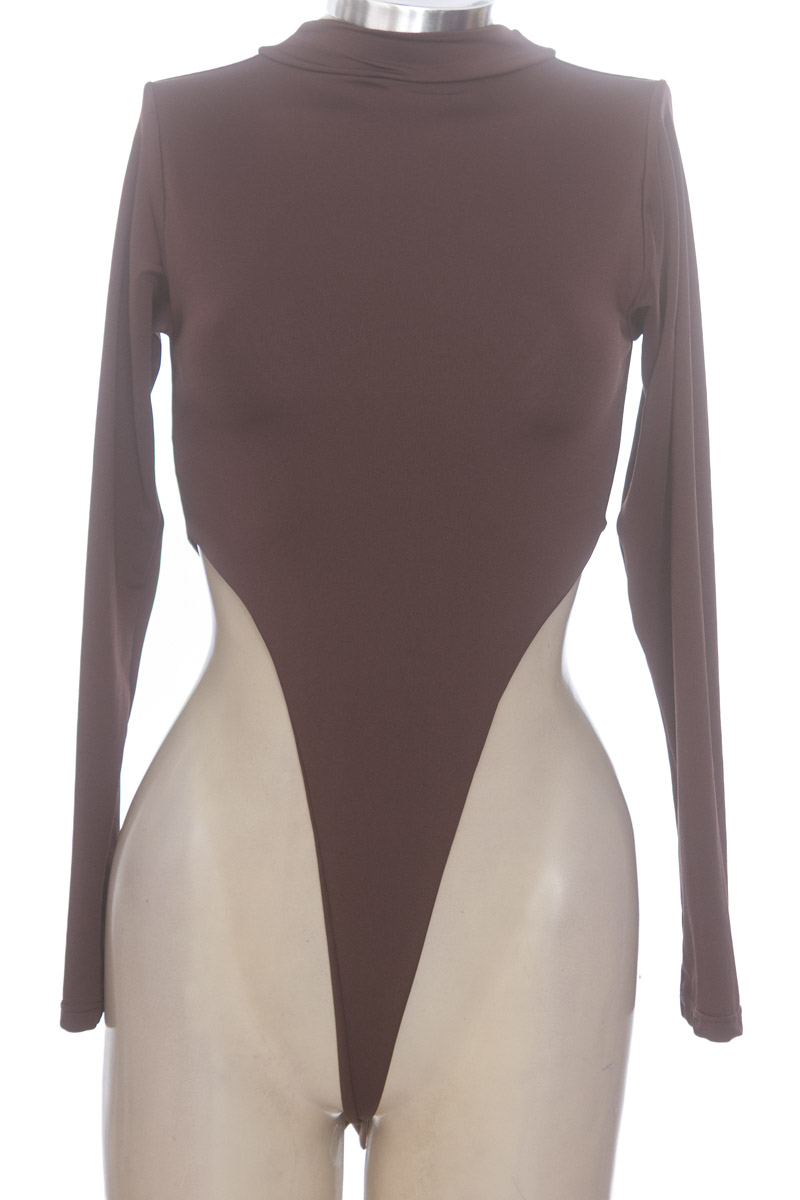 Top / Camiseta color Café - Closeando