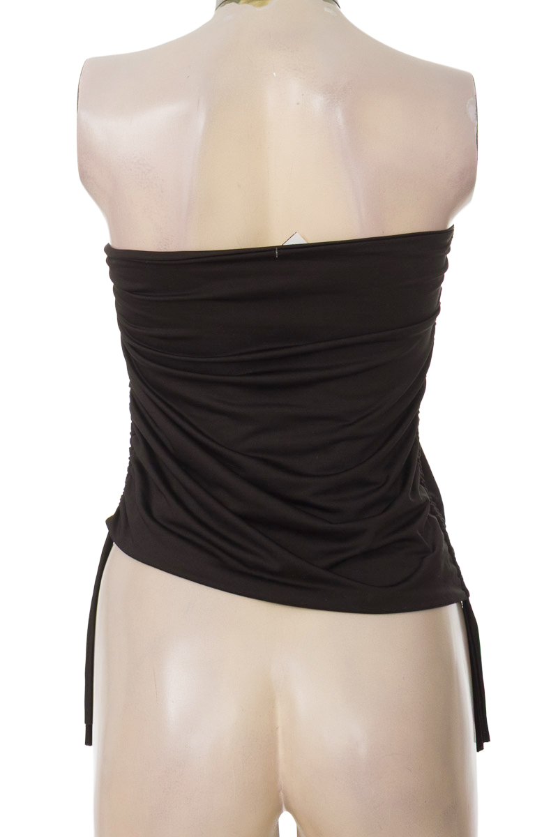 Top / Camiseta color Negro - Closeando