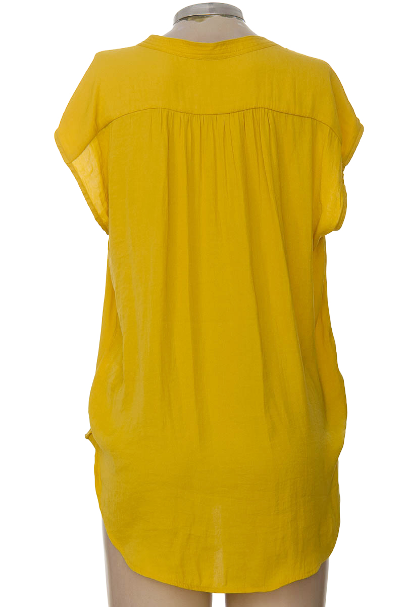 Blusa color Amarillo - Adrienne Vittadini