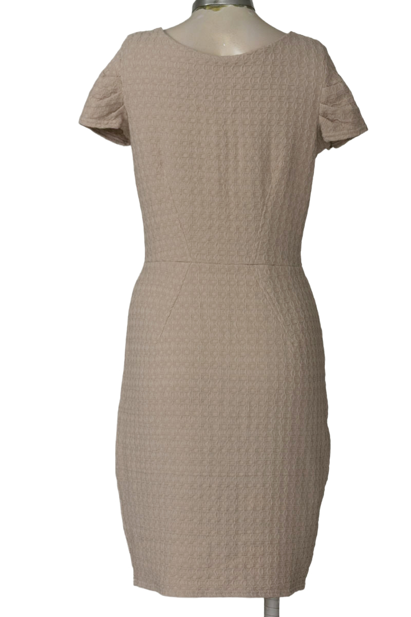 Vestido / Enterizo color Beige - Closeando