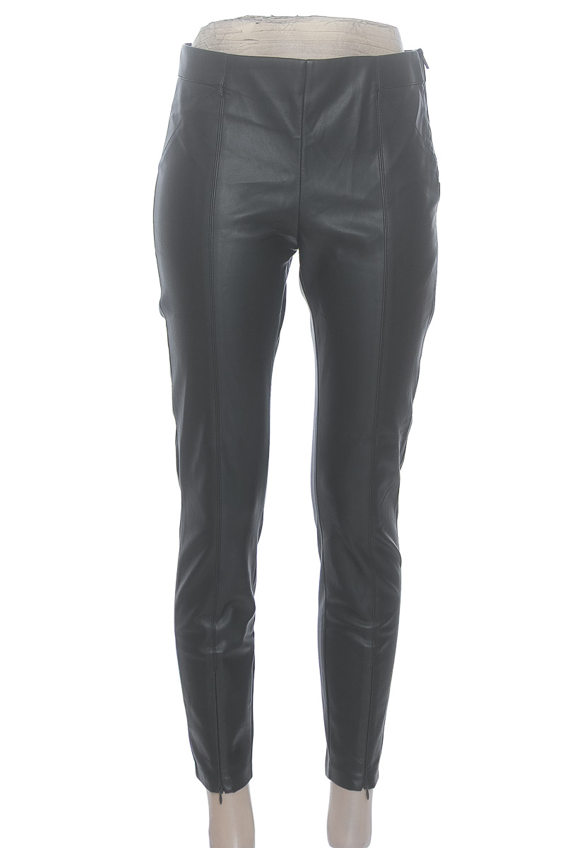 Pantalones color Verde - Zara