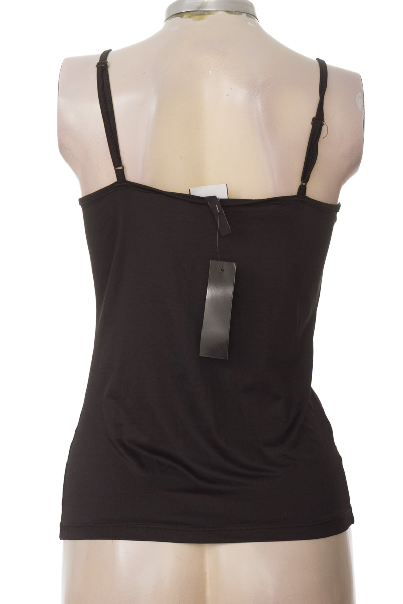 Top / Camiseta color Negro - Arkitect