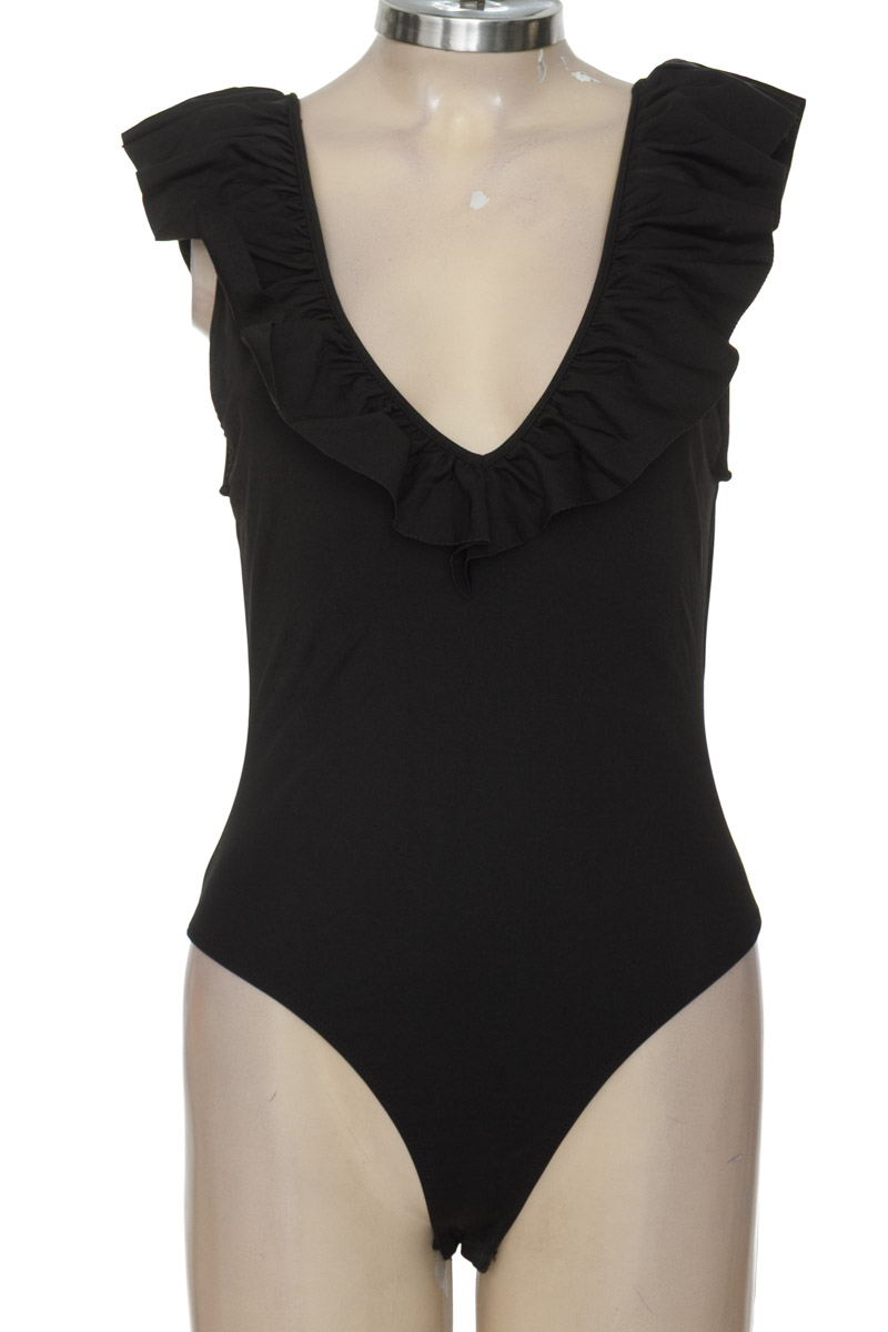 Top / Camiseta color Negro - Zara