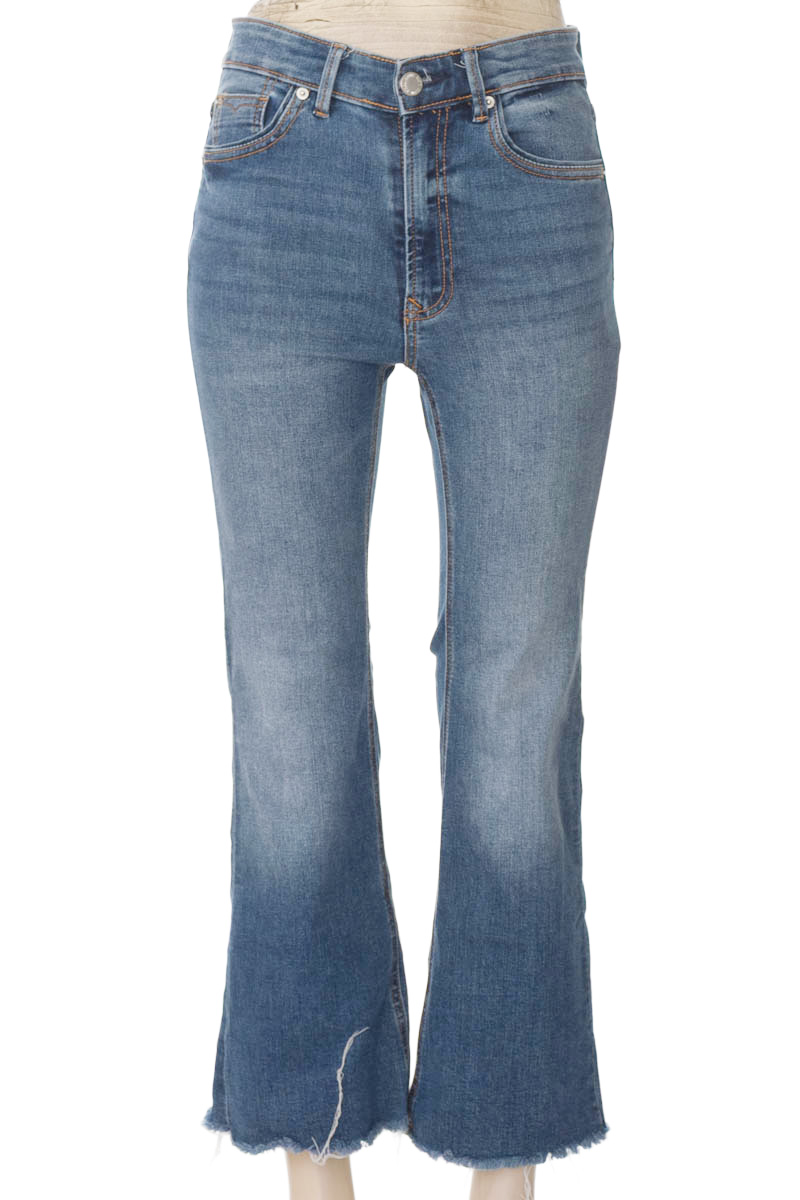 Pantalones color Azul - Stradivarius