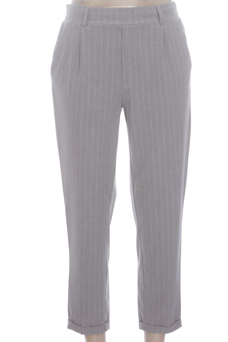 Pantalones color Gris - Stradivarius