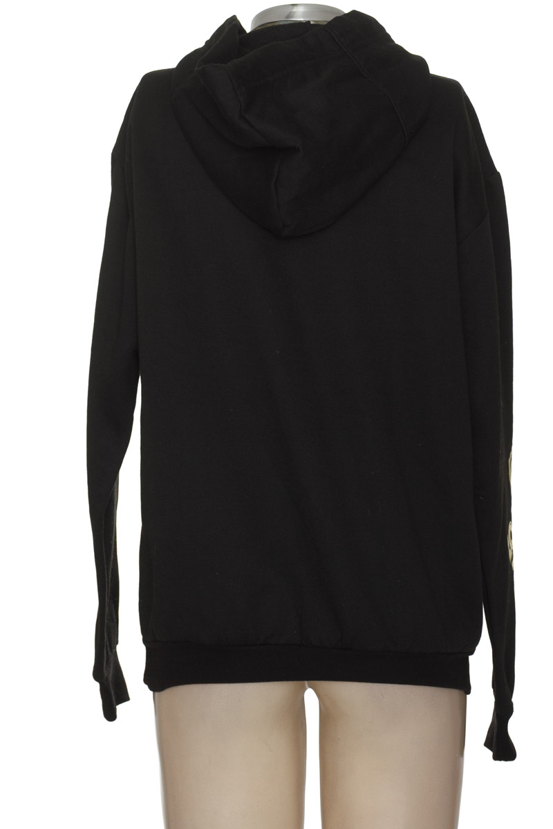 Sweater color Negro - Closeando