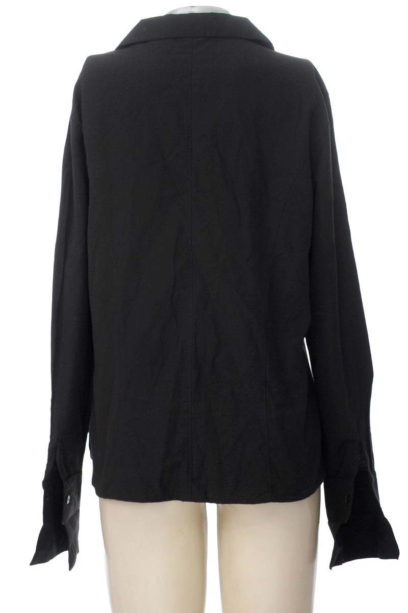Blusa color Negro - Closeando
