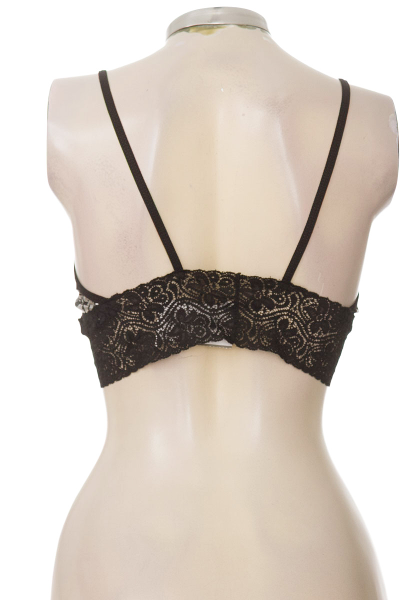 Top / Camiseta color Negro - Closeando