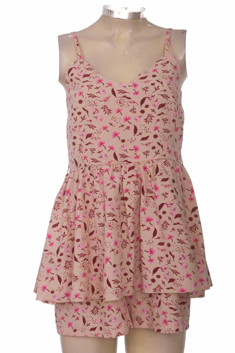 Vestido / Enterizo color Beige - Closeando