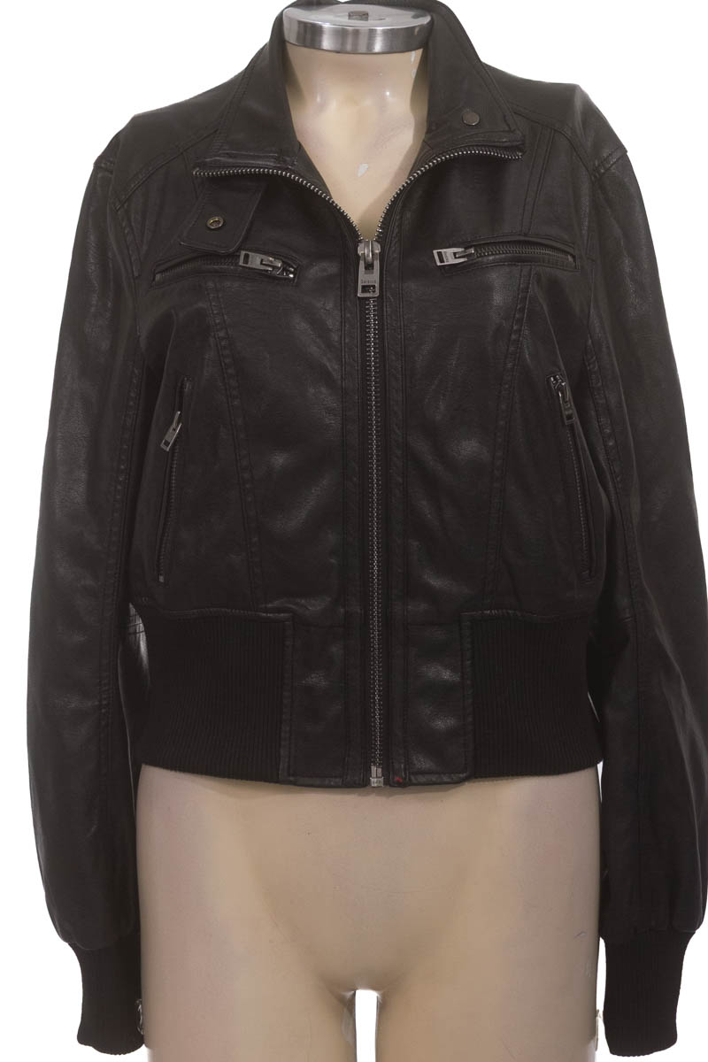 Chaqueta / Abrigo color Negro - Bershka