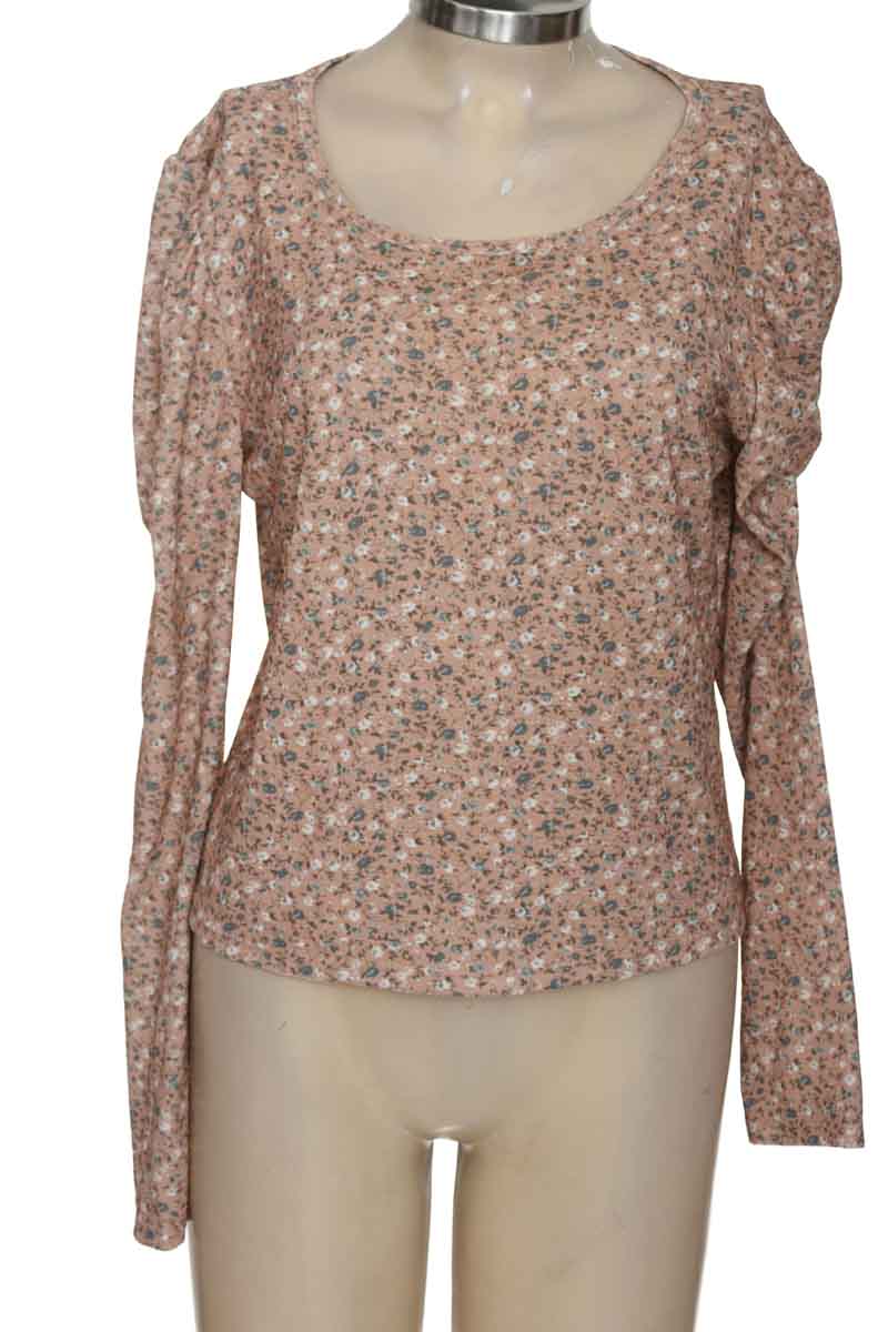 Top / Camiseta color Rosado - Closeando