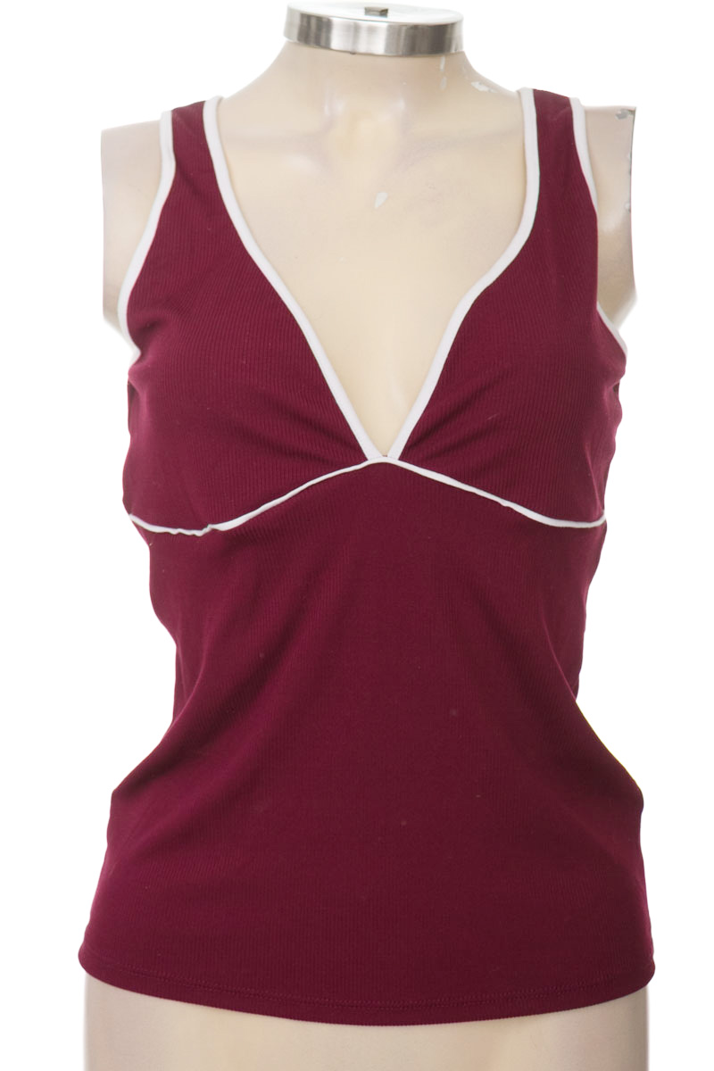 Top / Camiseta color Vinotinto - Carmel