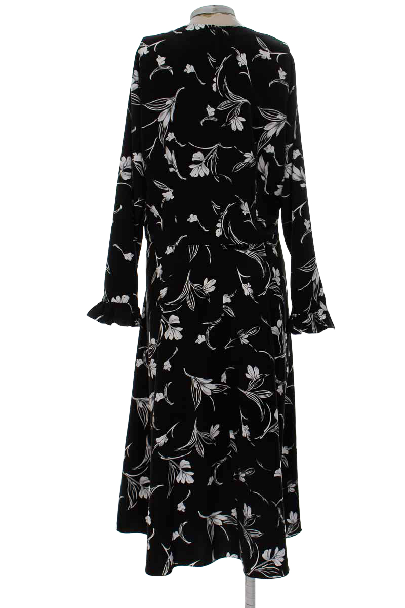 Vestido / Enterizo color Negro - Closeando