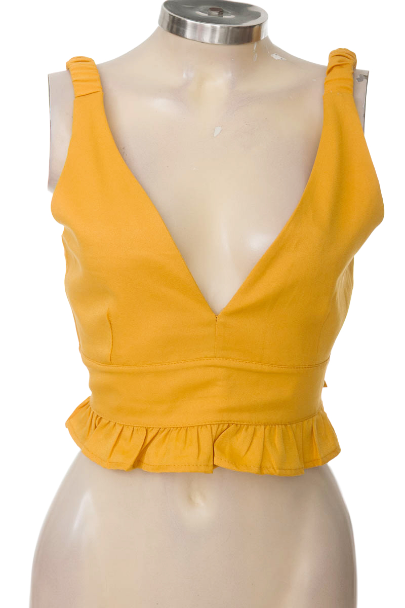 Top / Camiseta color Amarillo - Closeando