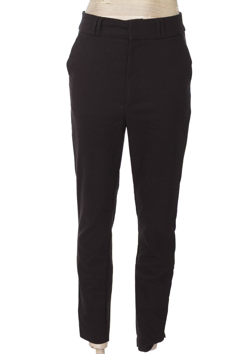 Pantalones color Negro - Stradivarius