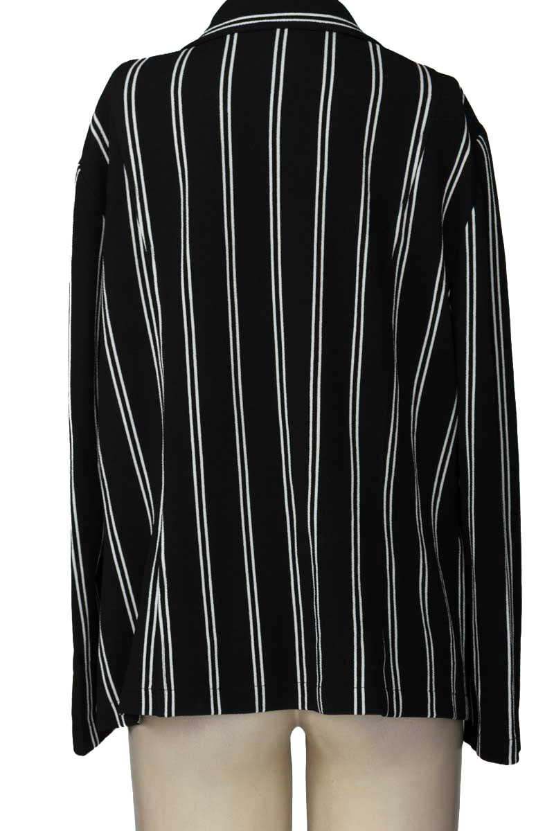 Chaqueta / Abrigo color Negro - Closeando