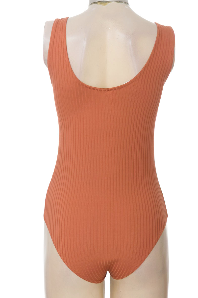 Top / Camiseta color Café - Closeando