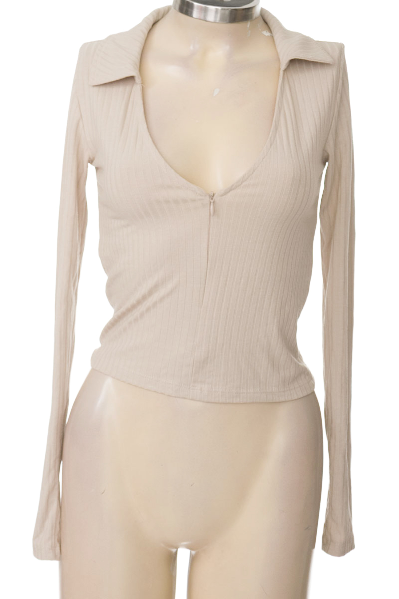 Top / Camiseta color Beige - Stradivarius