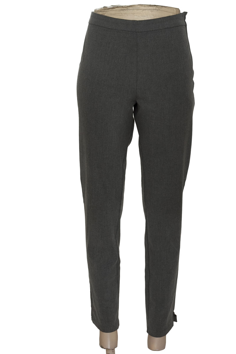 Pantalones color Gris - Stradivarius