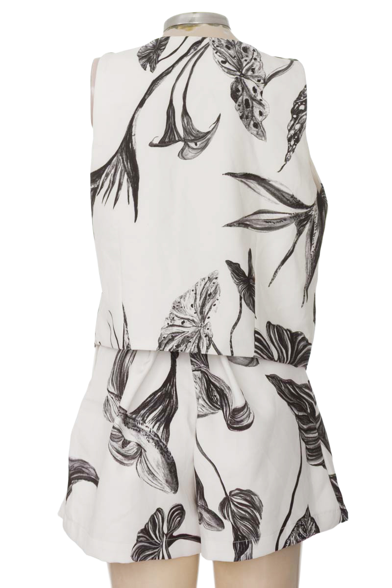 Vestido / Enterizo color Blanco - Arkitect / Atelier Crump