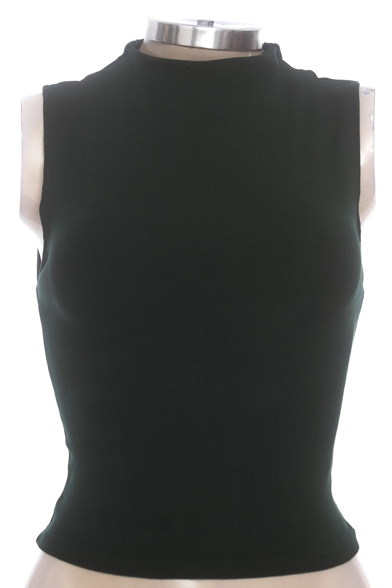 Top / Camiseta color Verde - Zara