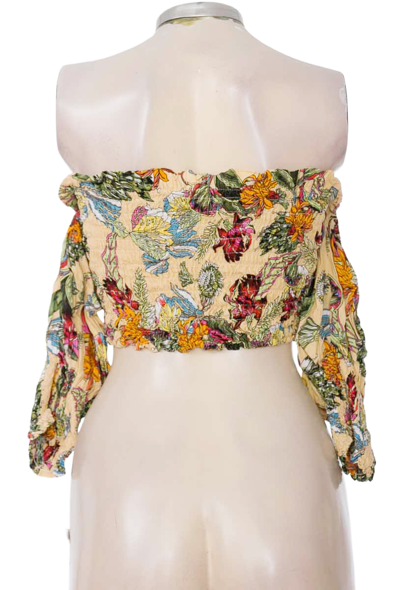 Top / Camiseta color Beige - Closeando